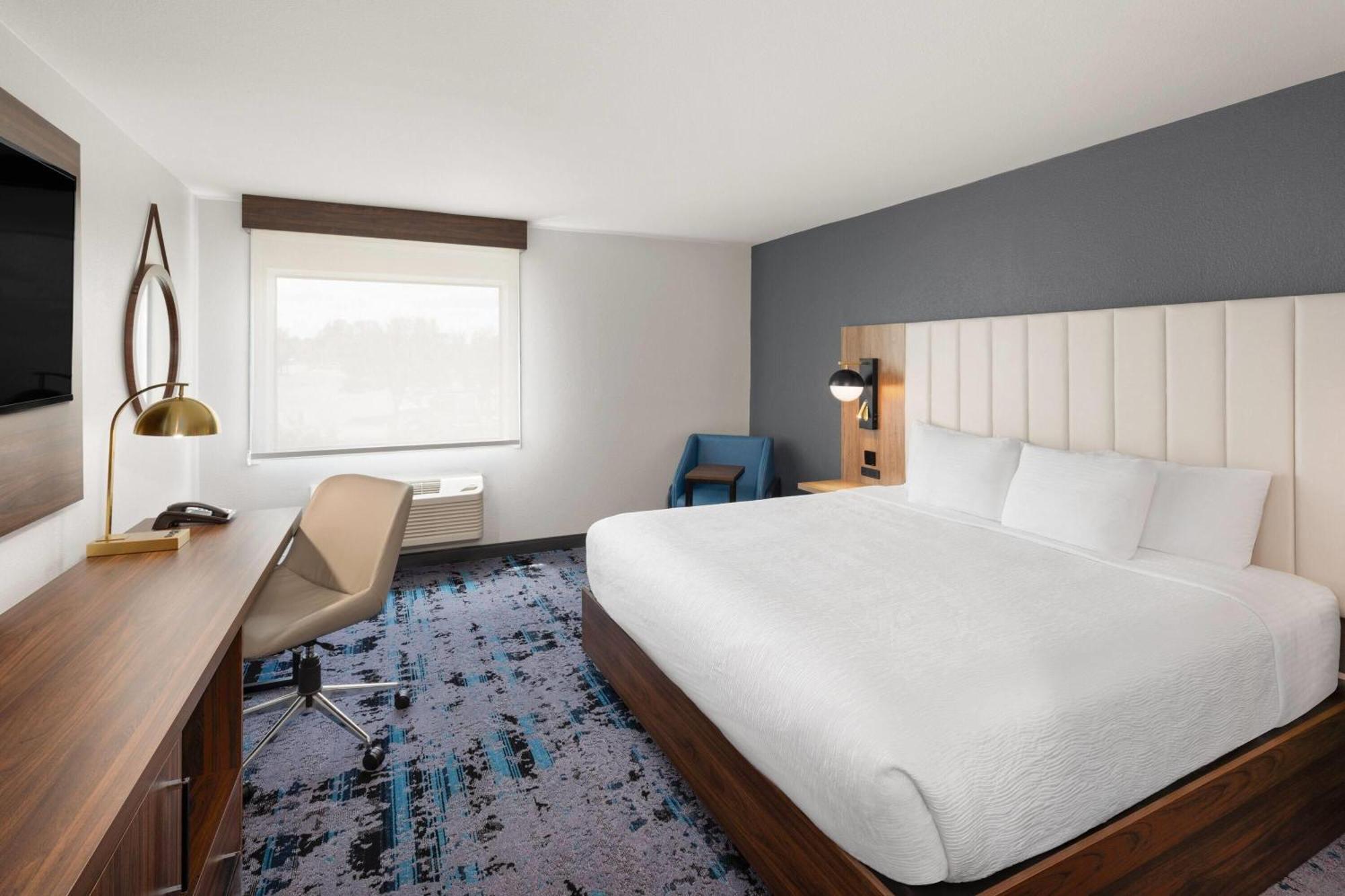 Deluxe King Room,1698973136:JPEG
