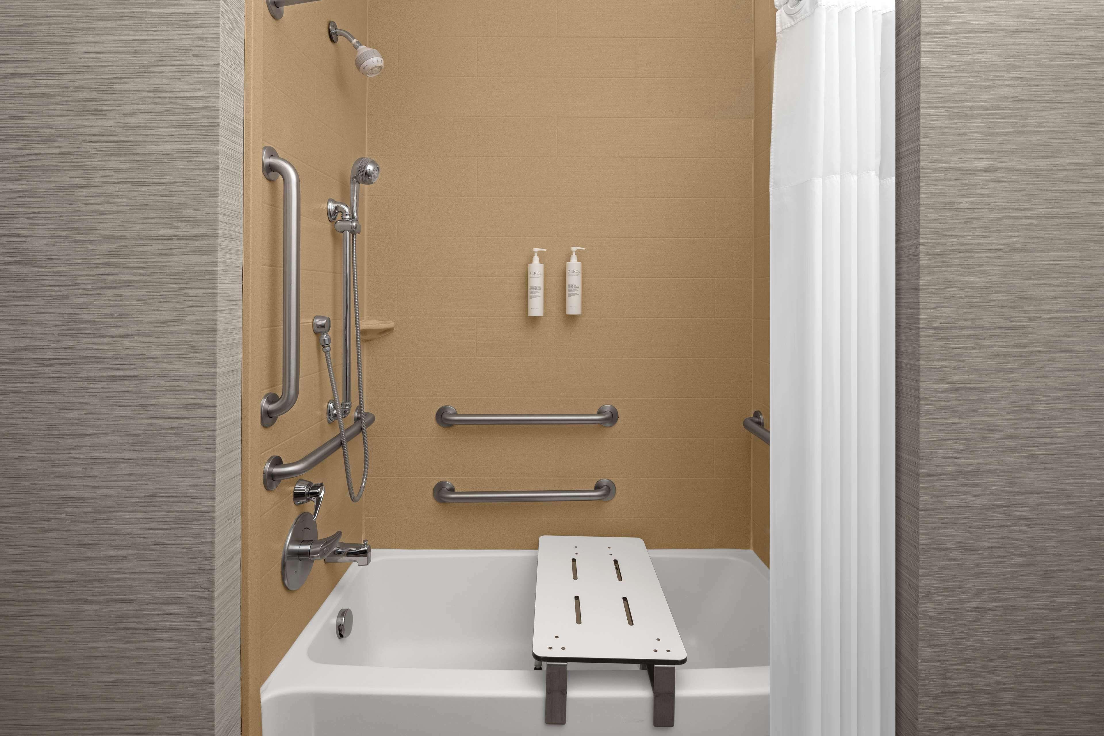 King Room Accessible Tub Mobility Hearing Access or Non-Smoking,1742821434:JPEG